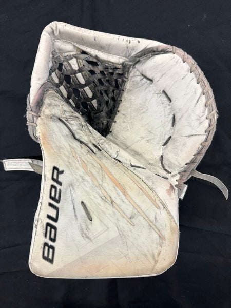 White Senior Bauer Hyperlite Goalie Glove Regular (Used)