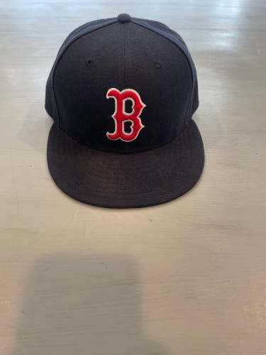 Boston Red Sox Men's 7 1/4 New Era Hat (Used)