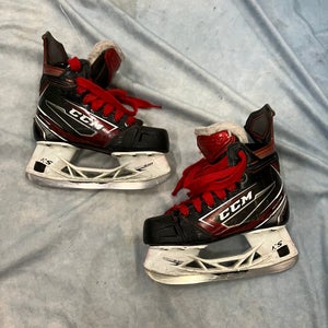 Junior CCM JetSpeed FT480 Hockey Skates Regular Width Size 2.5 (Used)