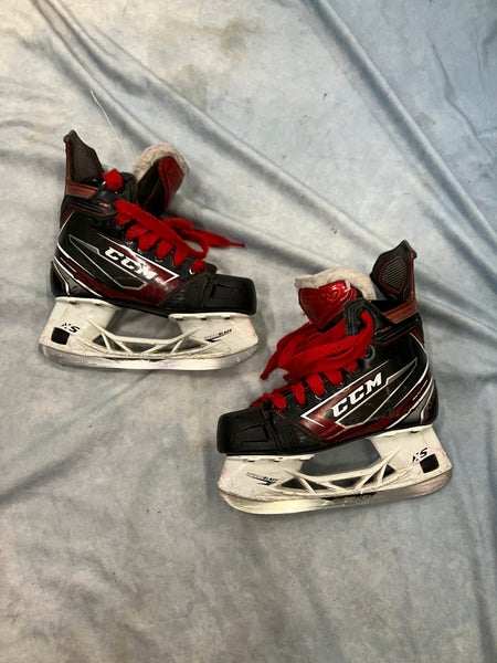 Junior CCM JetSpeed FT480 Hockey Skates Regular Width Size 2.5 (Used)