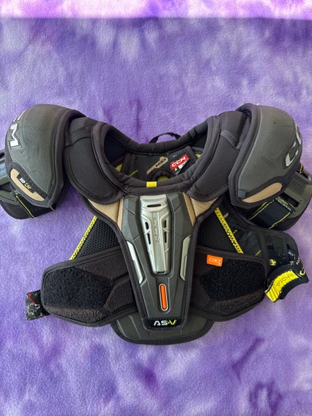 Small Junior CCM AS-V Shoulder Pads (Used)
