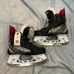 Junior CCM JetSpeed FT460 Hockey Skates Regular Width Size 3.5 (New)