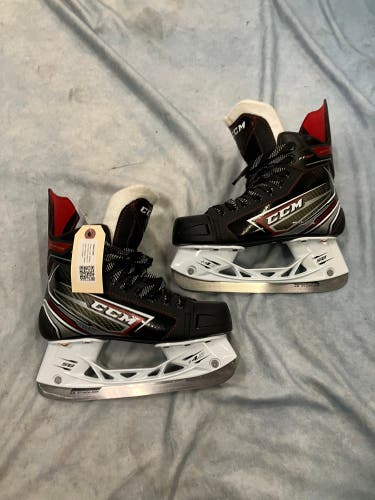 Junior CCM JetSpeed FT460 Hockey Skates Regular Width Size 3.5 (New)