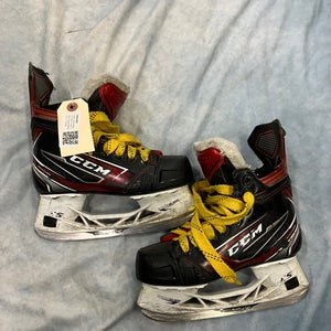 Junior CCM JetSpeed FT480 Hockey Skates Regular Width Size 1.5 (Used)