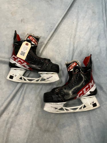 Junior CCM JetSpeed FT4 Hockey Skates Regular Width Size 3.5 (Used)