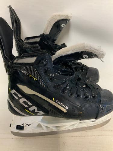 Used CCM TACKS AS 570 Intermediate Hockey Skate Intermediate 3.5 11823-S000034674