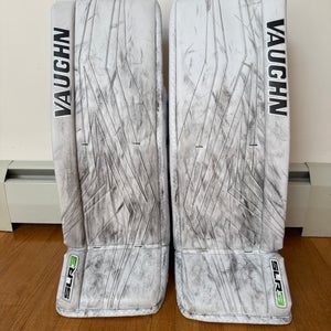 32" Vaughn SLR3 Pro Carbon Goalie Leg Pads (Used)