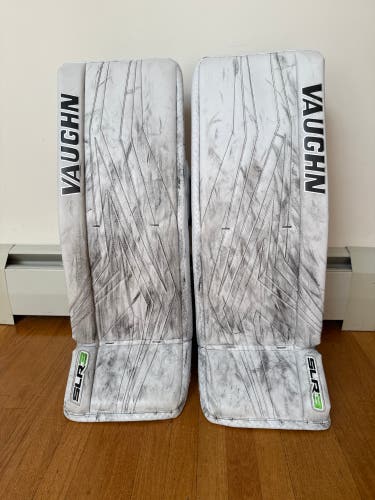 32" Vaughn SLR3 Pro Carbon Goalie Leg Pads (Used)