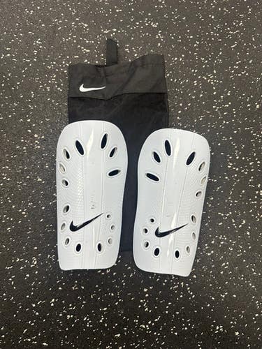 Used Nike Soccer Shin Guards Youth White LG 11849-S000032361