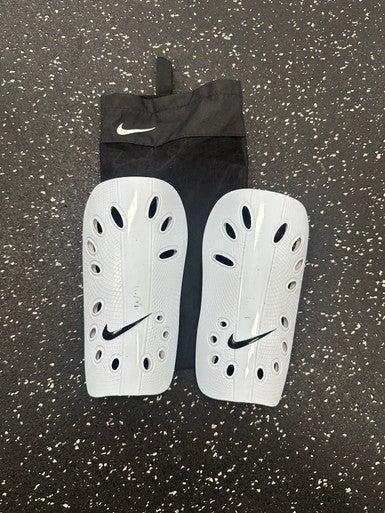 Used Nike Soccer Shin Guards Youth White LG 11849-S000032361