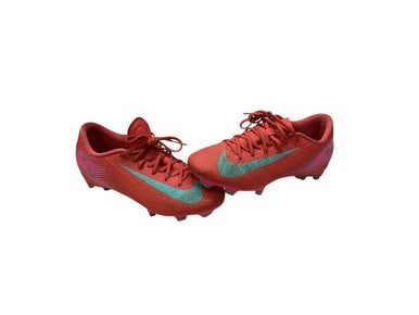 Used Nike Soccer Cleats Coral Junior 04.5 11347-S000256709