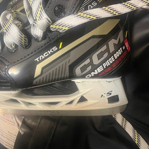 CCM Tacks AS-570 Hockey Skates Size 5 (New)