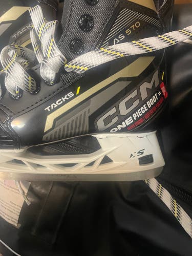 CCM Tacks AS-570 Hockey Skates Size 5 (New)