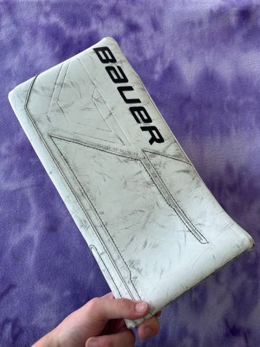 White Senior Bauer M5 Pro Goalie Blockers Regular (Used)