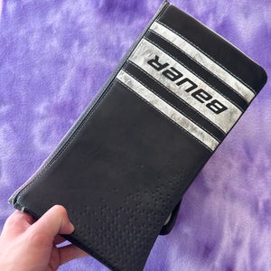 Black Junior Bauer GSX Goalie Blocker Regular (Used)