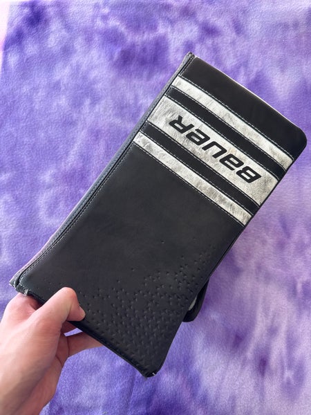 Black Junior Bauer GSX Goalie Blocker Regular (Used)
