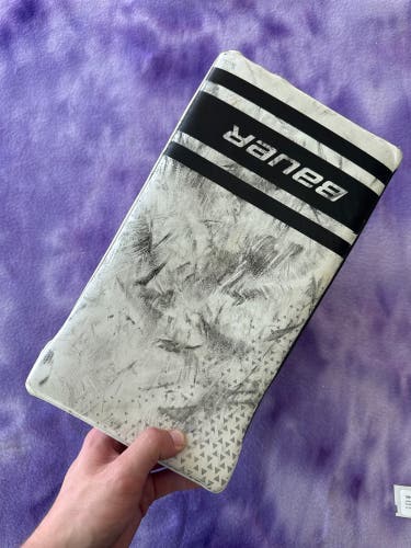 White Junior Bauer GSX Goalie BlockerRegular (Used)