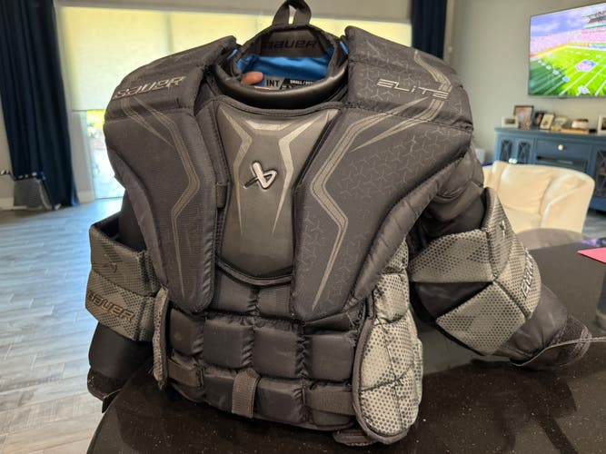 Small 2021 Bauer Elite Goalie Chest Protector (Used)
