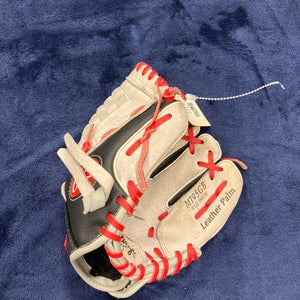Black Rawlings RH Pitcher's Baseball Glove 9.5" (Used)