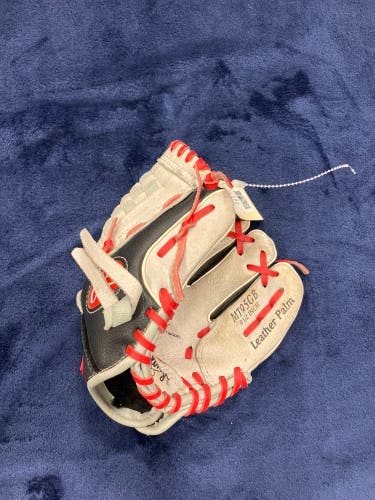 Black Rawlings RH Pitcher's Baseball Glove 9.5" (Used)
