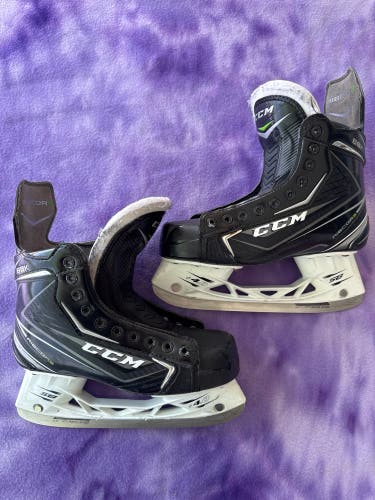 Intermediate CCM RibCor 68K Hockey Skates Regular Width 6 (Used)