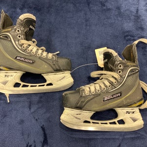 Junior Bauer Supreme One70 Hockey Skates Regular Width Size 2.5 (Used)