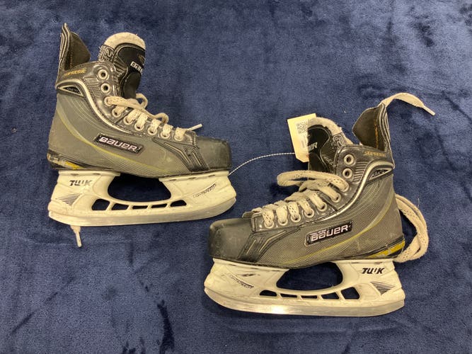 Junior Bauer Supreme One70 Hockey Skates Regular Width Size 2.5 (Used)