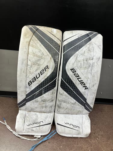 White Small Senior (33+1) Bauer Vapor X700 Goalie Leg Pads (Used)