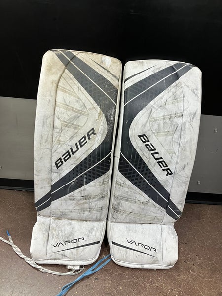 White Small Senior (33+1) Bauer Vapor X700 Goalie Leg Pads (Used)