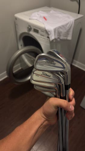 Men's Titleist T200 Right Handed Iron Set Stiff Flex (8 Clubs) #4 - #9, PW, GW Steel Shaft (New)