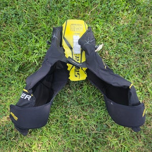 Junior Medium Bauer Supreme s29 Girdle
