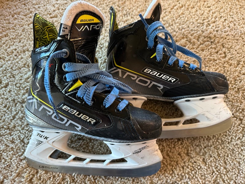 Bauer Vapor Hockey Skates Regular Width Size 1.5 (Used)