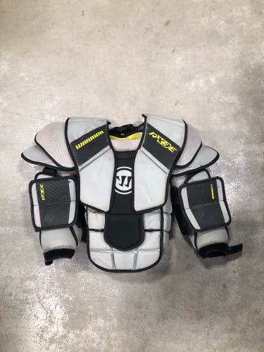 Intermediate Medium/Large Warrior Ritual X3E Goalie Chest Protector (Used)