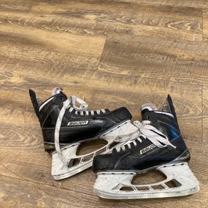 Senior Bauer Supreme Matrix Hockey Skates Regular Width 8.5 (Used)