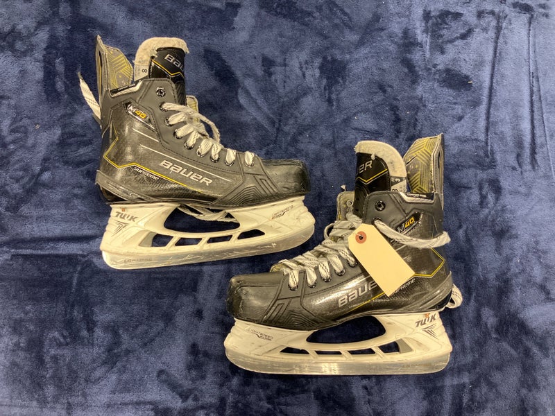 Senior Bauer Supreme M40 Hockey Skates 8 (Used)