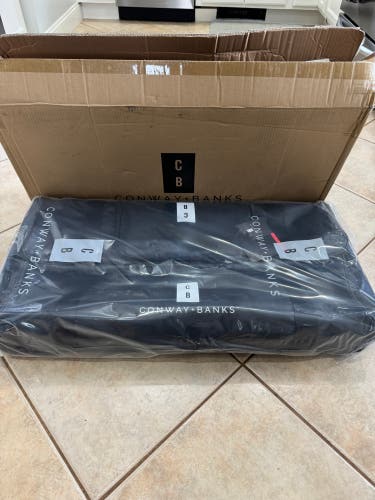 Conway banks 33" wheeled hockey bag adult S/M size