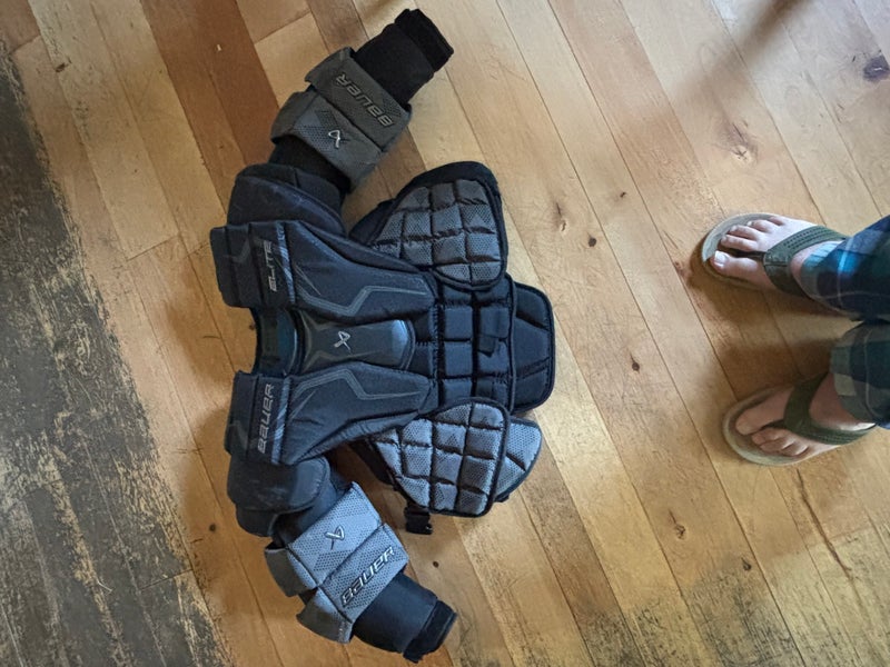 Small 2022 Bauer Elite Goalie Chest Protector (Used)