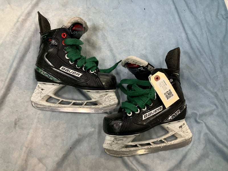 Junior Bauer Vapor X3.5 Hockey Skates Regular Width Size 1 (Used)