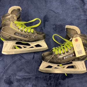 Junior Bauer Elite Hockey Goalie Skates Regular Width Size 1 (Used)