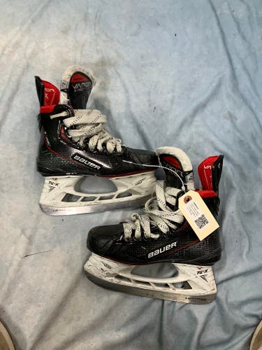Junior Bauer Vapor 3X Pro Hockey Skates Regular Width Size 2.5 (Used)