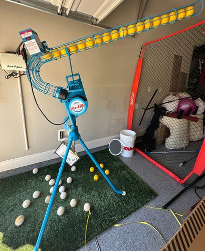 JUGS Lite-Flite Pitching Machine M6000 + 18-Ball Feeder F1025 + 37 Balls + Bucket (Used)