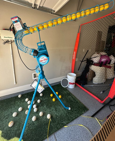JUGS Lite-Flite Pitching Machine M6000 + 18-Ball Feeder F1025 + 37 Balls + Bucket (Used)