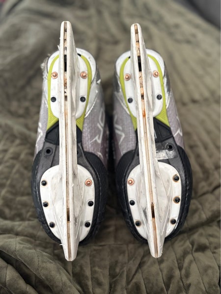 2021 Bauer Vapor Hyperlite Hockey Skates Extra Wide Width Size 4 (Used)