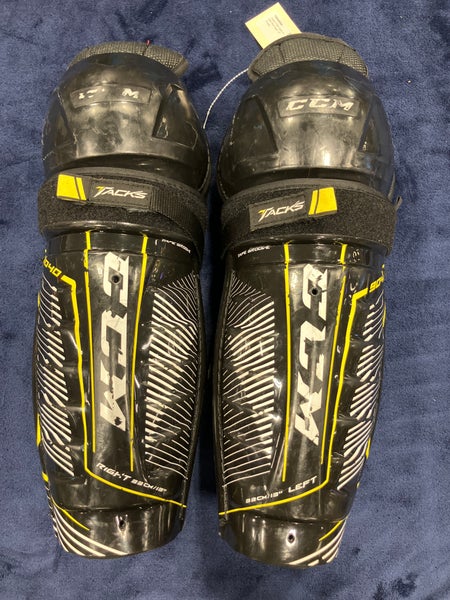 Junior CCM Tacks 9040 Shin Pads 13" (Used)