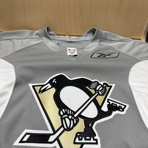 Pittsburgh Penguins Pro Stock Gray Size 54 Men's Reebok Practice Jersey (New)