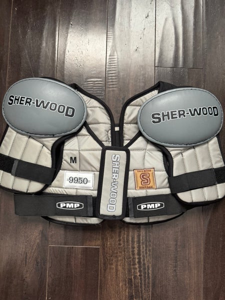 New Sher-Wood 9950 Shoulder Pads Senior Medium