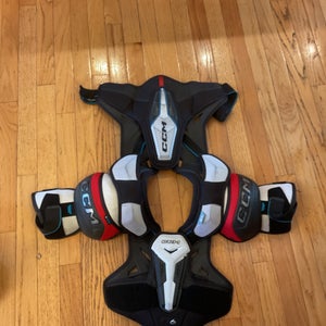 Large Junior CCM JETSPEED FT6 Shoulder Pads (Used)