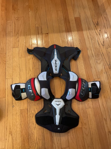Large Junior CCM JETSPEED FT6 Shoulder Pads (Used)