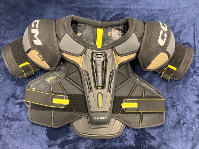 XL Senior CCM TACKS AS 580 Shoulder Pads (Used)