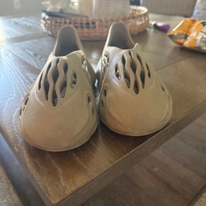 Men's Size M 7.0 (W 8.0) Adidas Shoes (Used)